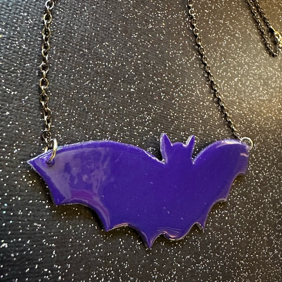 Spooky bat necklace - Picture 3 of 4